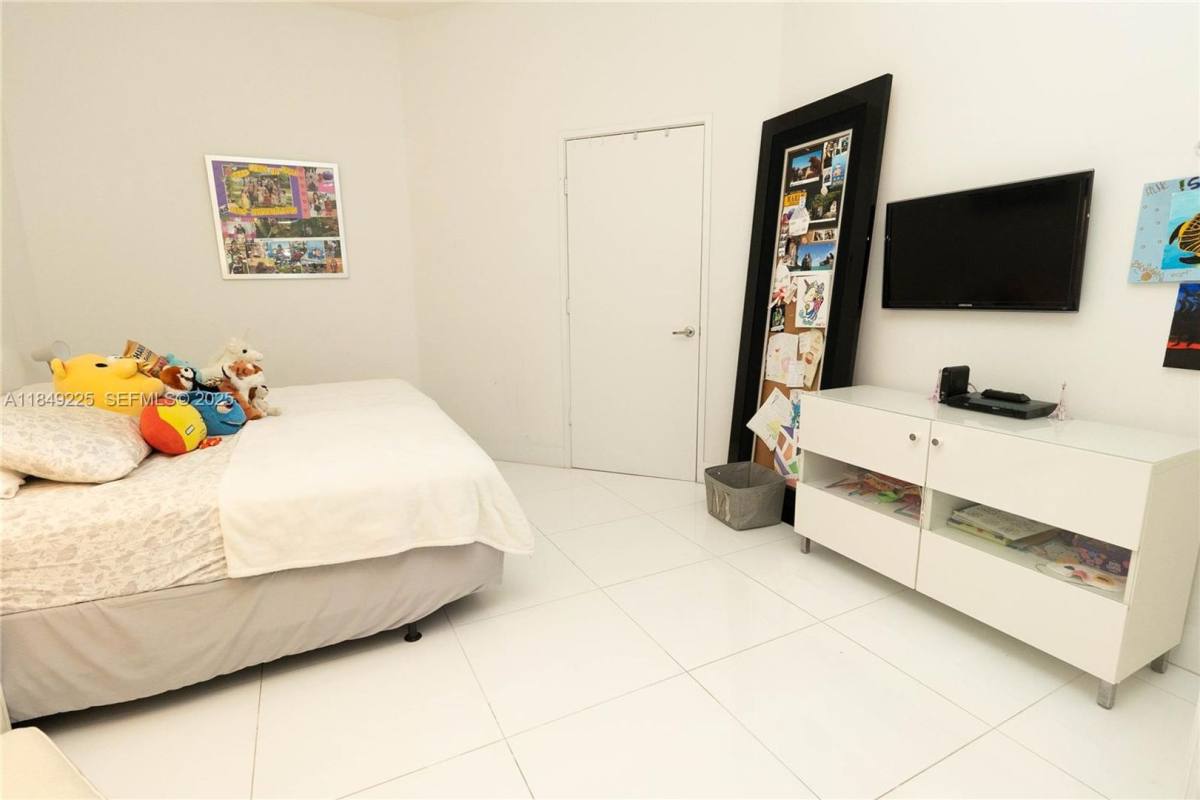 Townhouse for rent at 150 Sunny Isles Blvd, North Miami Beach, FL 33160