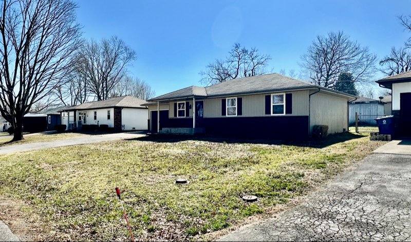 House for rent at 404 E Elm St, Nixa, MO 65714