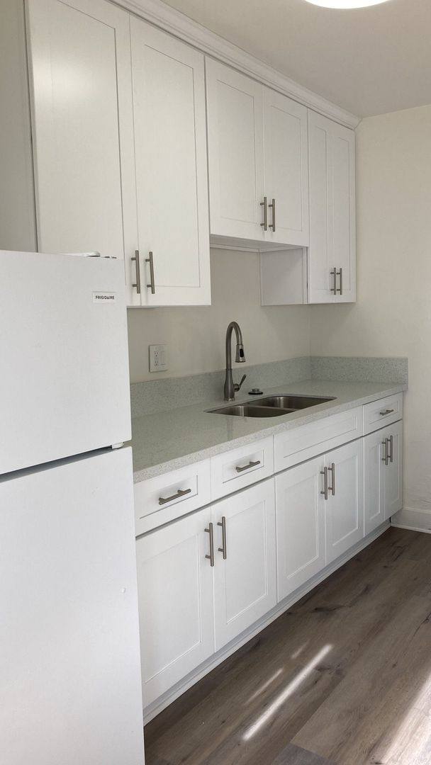 Apartment for rent at 2619-25 1 2 E, Long Beach, CA 90814