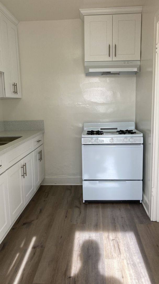 Apartment for rent at 2619-25 1 2 E, Long Beach, CA 90814