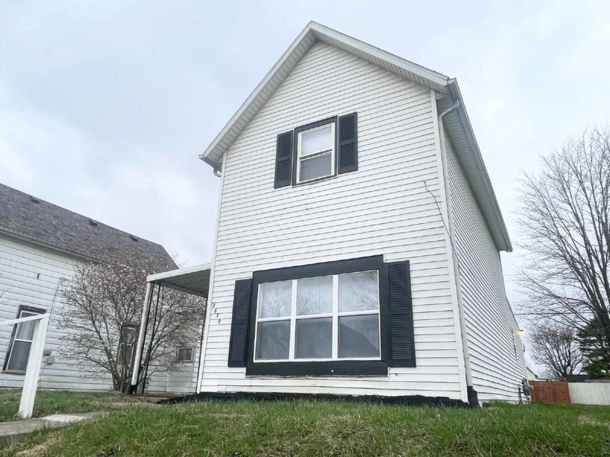 House for rent at 2639 Central Ave, Anderson, IN 46016