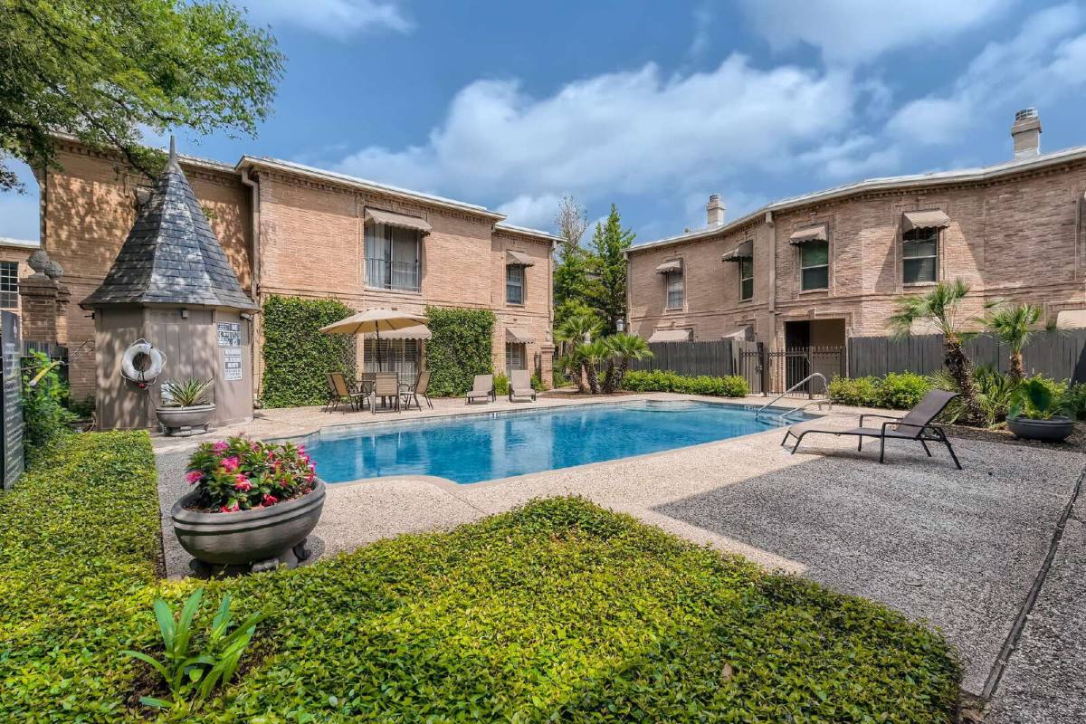 Townhouse for rent at 7711 Broadway St #1C, San Antonio, TX 78209
