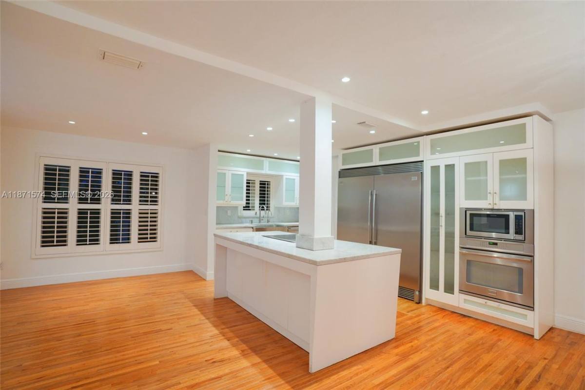 House for rent at 355 Redwood Lane, Key Biscayne, FL 33149