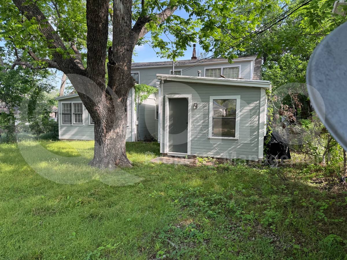 Apartment for rent at 224 W Hull St #A, Denison, TX 75020
