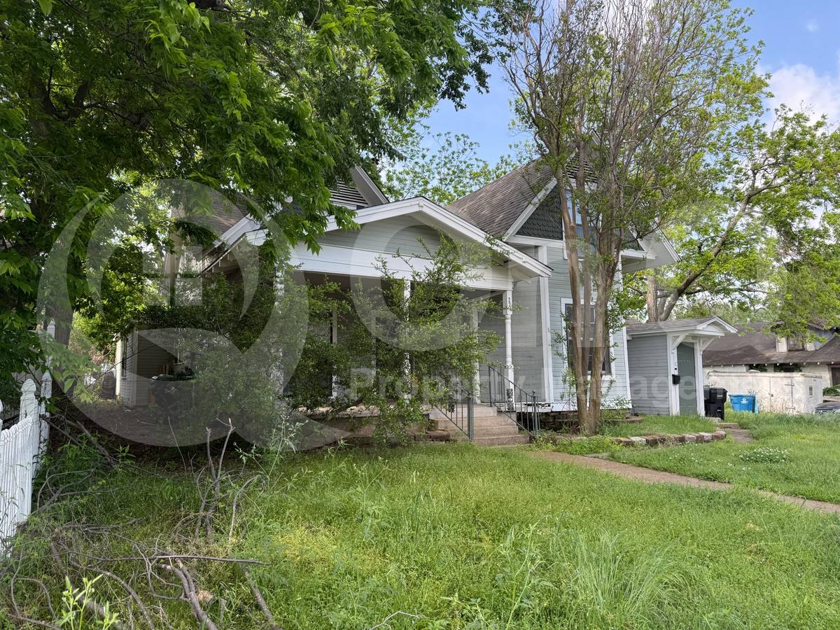 Apartment for rent at 224 W Hull St #A, Denison, TX 75020