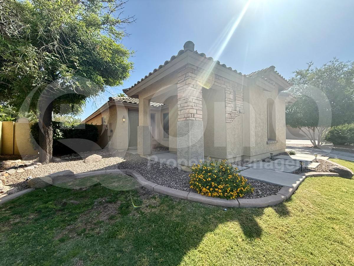 House for rent at 2135 E Grand Canyon Dr, Chandler, AZ 85249