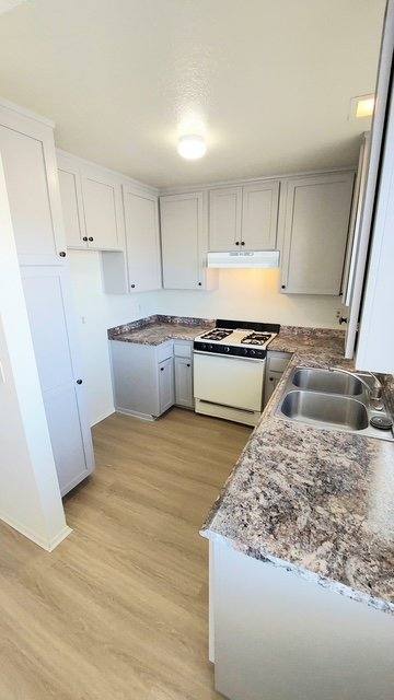 Apartment for rent at 4040 W 130th St #6, Hawthorne, CA 90250