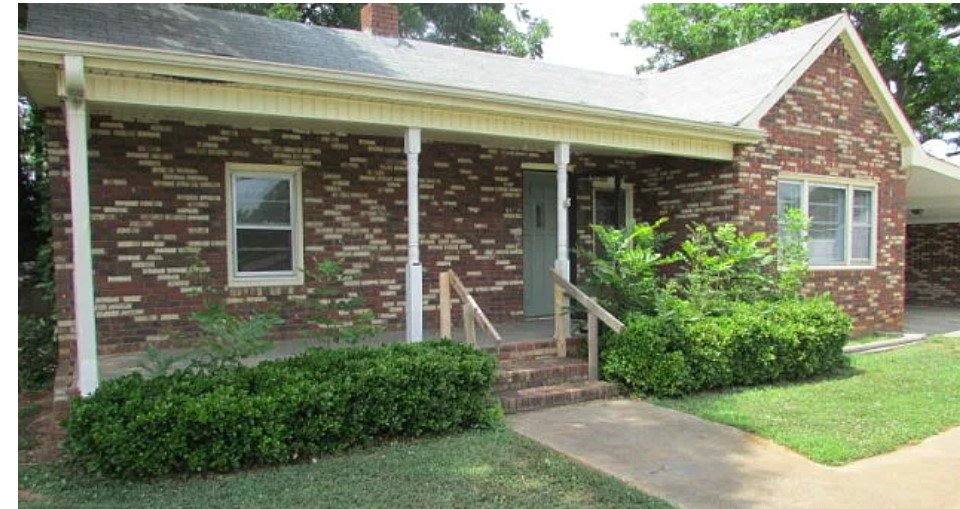 House for rent at 712 W Cherokee St, Blacksburg, SC 29702