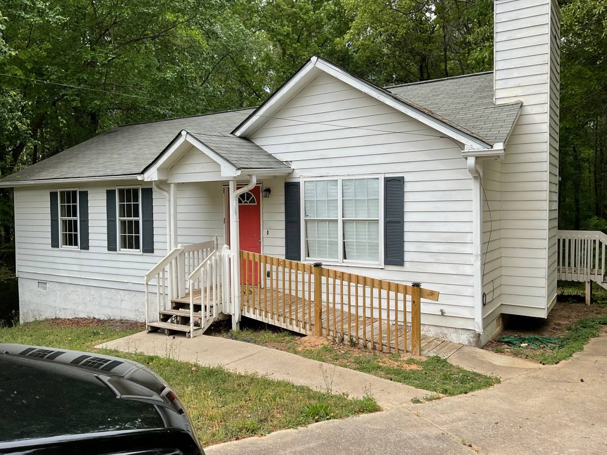 House for rent at 222 Shadow Wood Dr, Douglasville, GA 30134