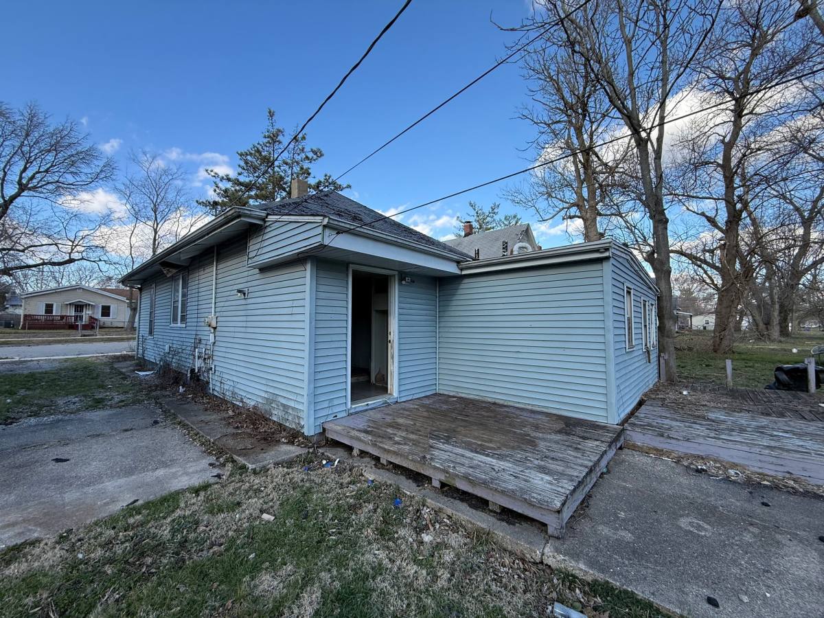 803 E Whitmer St, Decatur, IL 62521