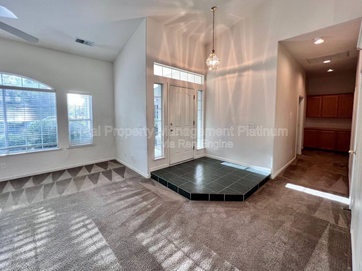 House for rent at 8622 N Heartland Way, Fresno, CA 93720