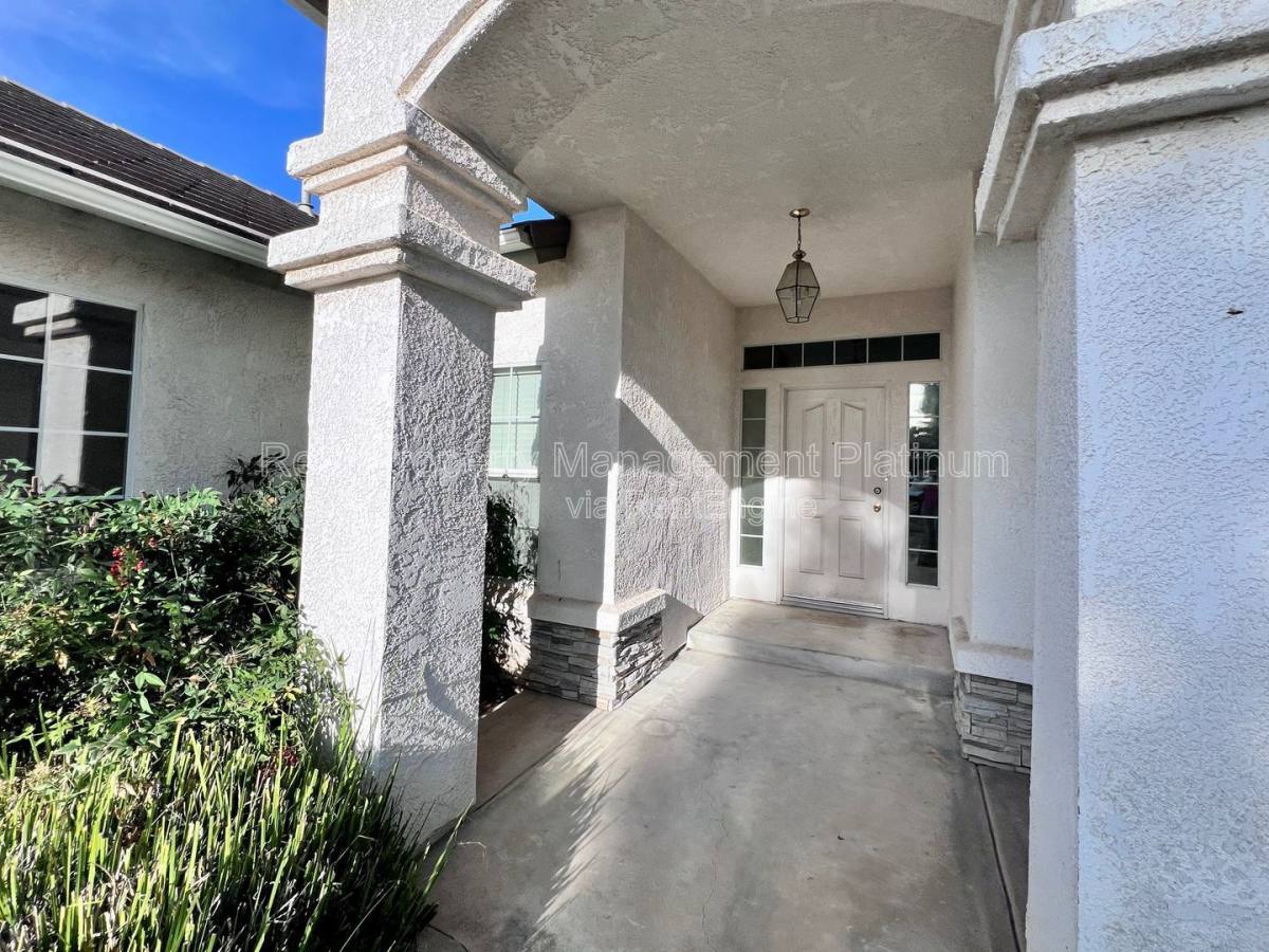 House for rent at 8622 N Heartland Way, Fresno, CA 93720