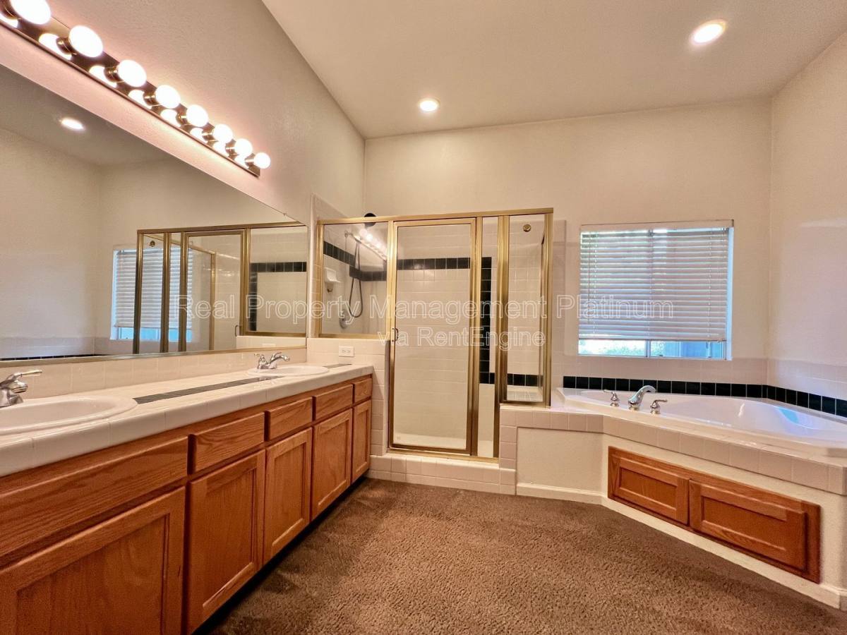 House for rent at 8622 N Heartland Way, Fresno, CA 93720