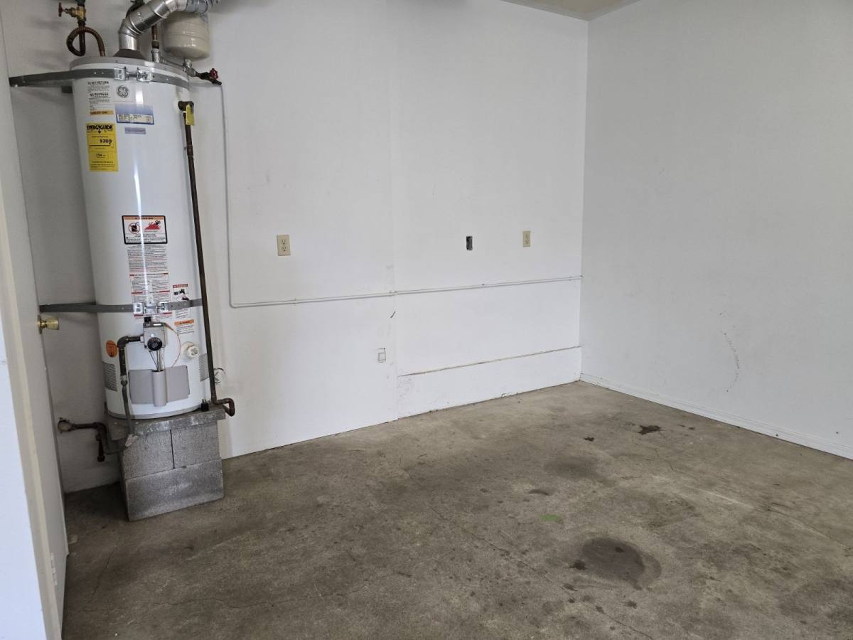 Apartment for rent at 2037 NE Stephens St #GARAGE, Roseburg, OR 97470