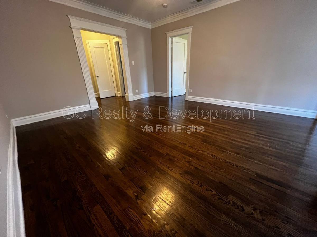 Condo for rent at 6031 S Eberhart Ave #2, Chicago, IL 60637