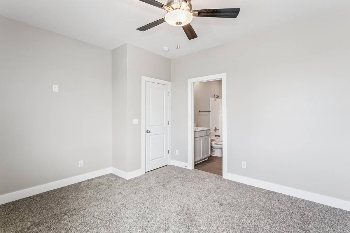 Townhouse for rent at 105 Meadowbrook Dr, Newton, KS 67114
