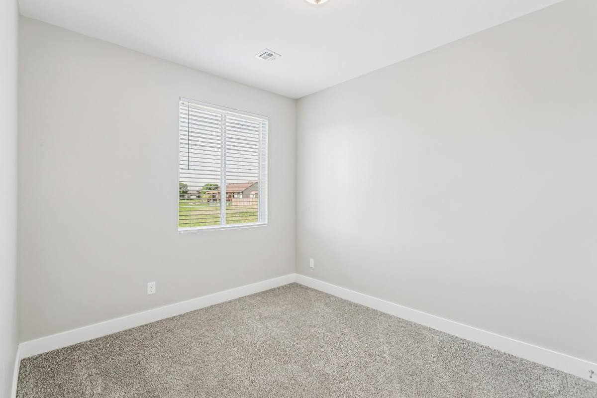Townhouse for rent at 105 Meadowbrook Dr, Newton, KS 67114