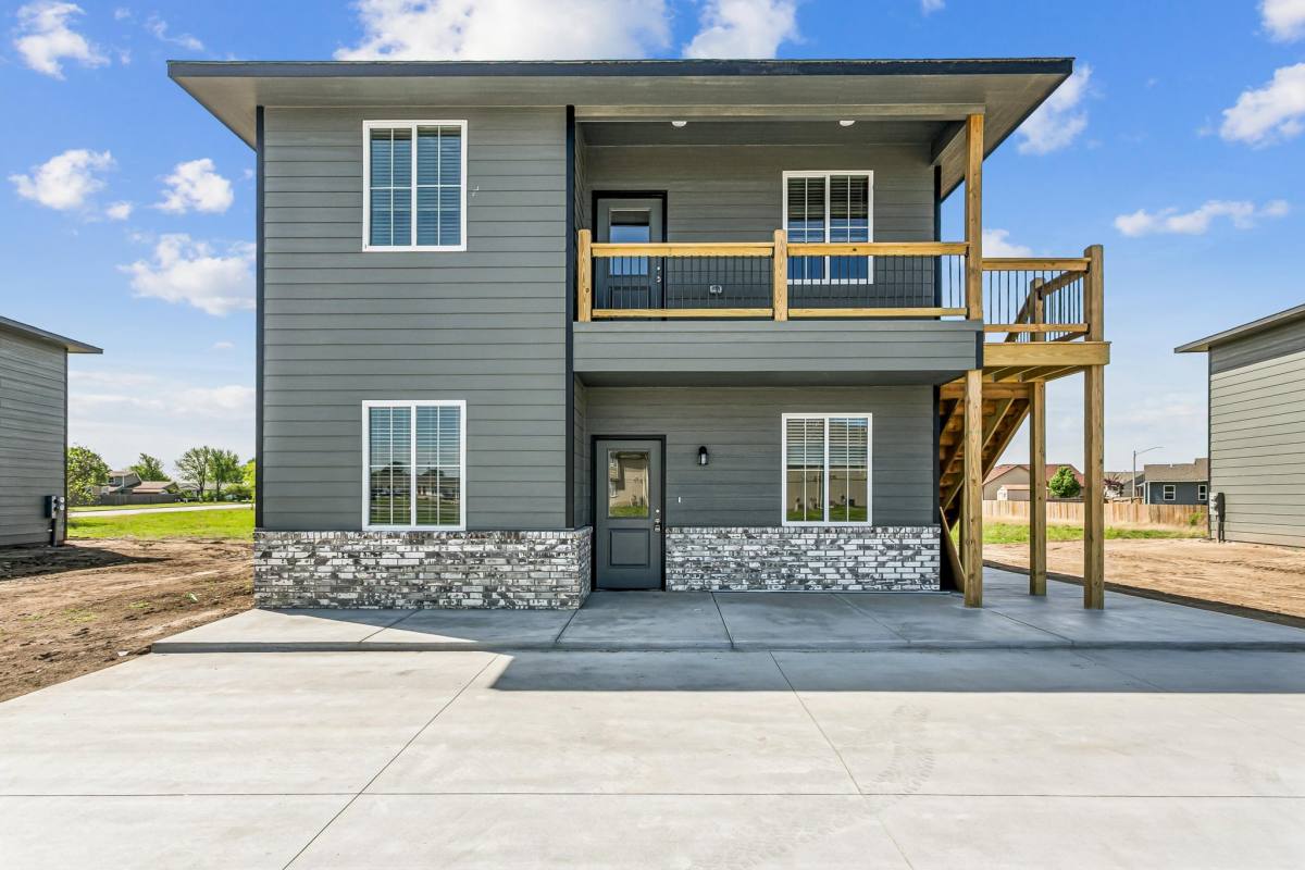 Townhouse for rent at 105 Meadowbrook Dr, Newton, KS 67114