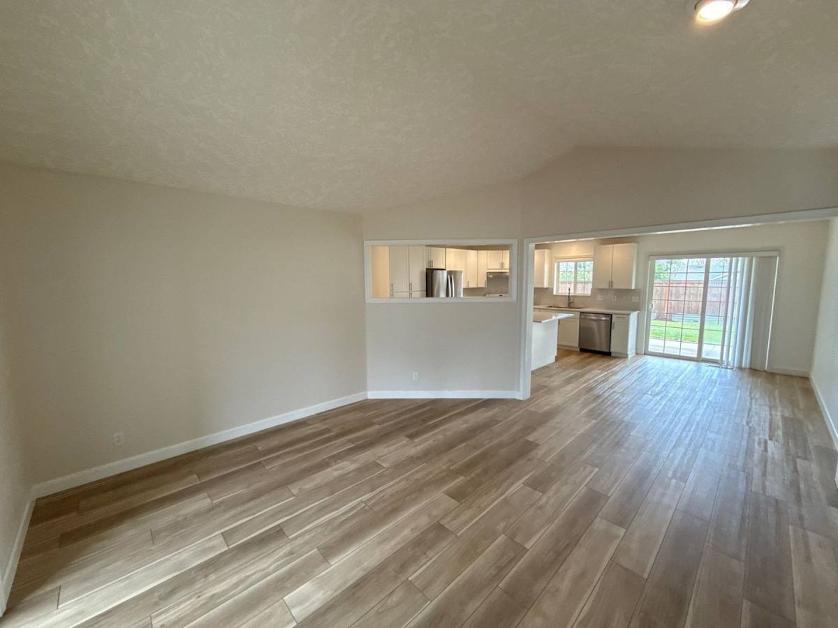 House for rent at 5512 Murray St SE, Salem, OR 97306