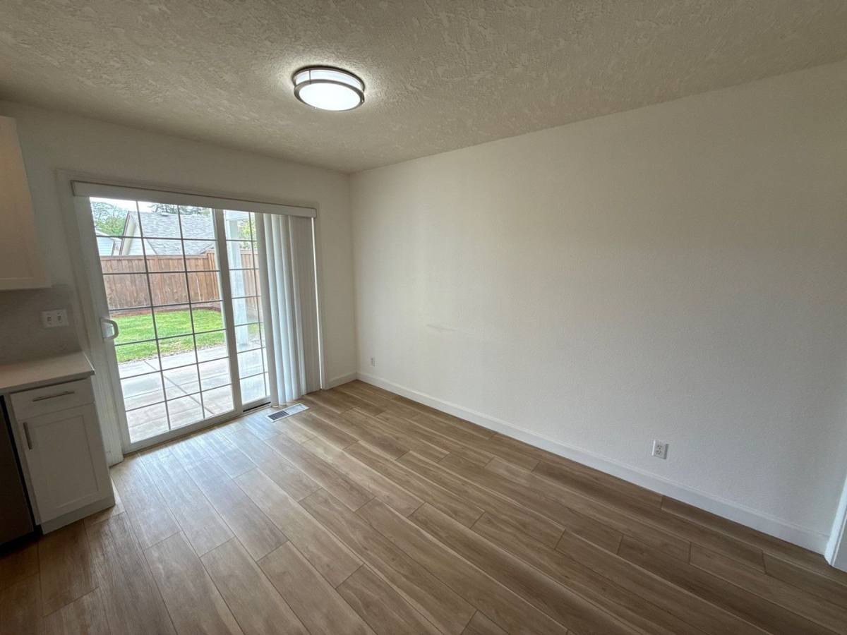 House for rent at 5512 Murray St SE, Salem, OR 97306