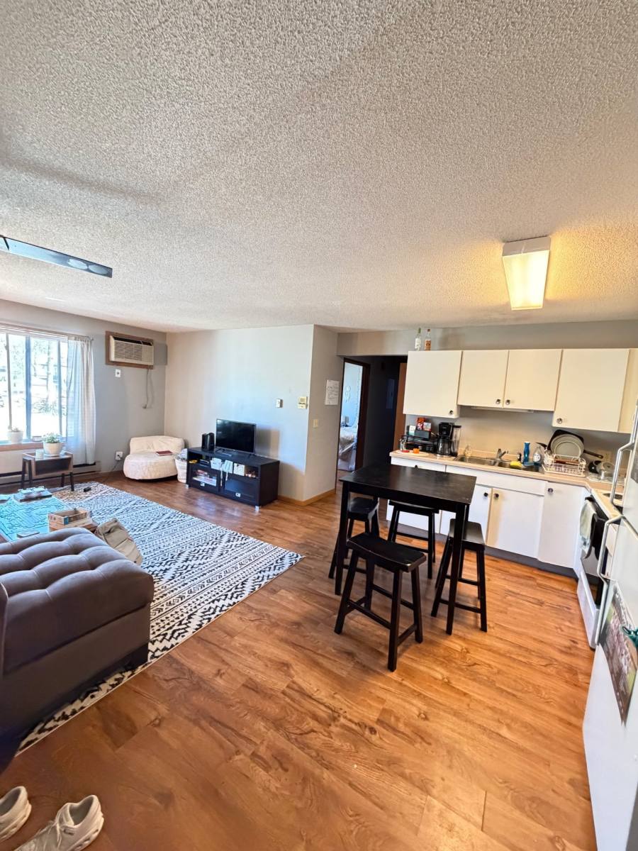 Apartment for rent at 216 W Ave #5, La Crosse, WI 54601