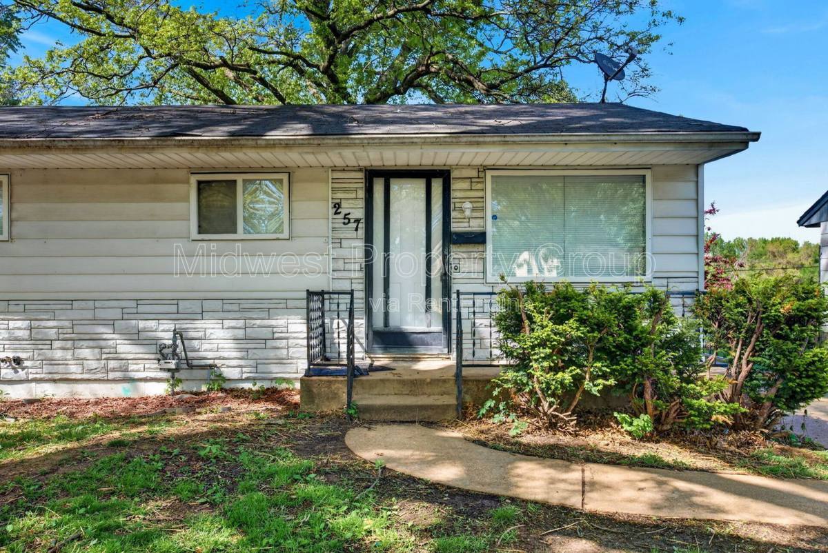 House for rent at 257 Glen Garry Rd, Saint Louis, MO 63137