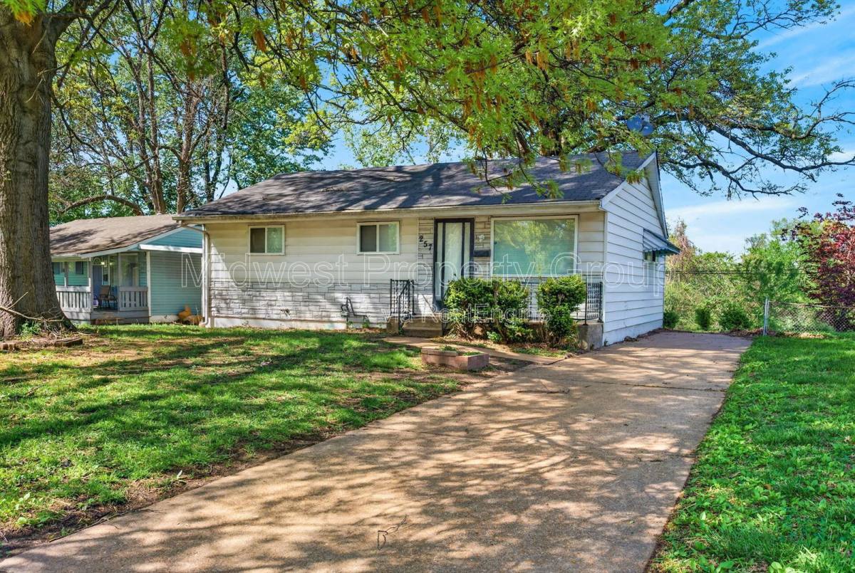 House for rent at 257 Glen Garry Rd, Saint Louis, MO 63137