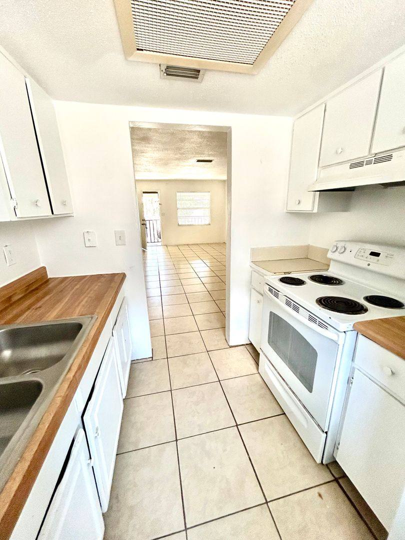 Apartment for rent at 1225 Kennedy Rd #6, Daytona Beach, FL 32117