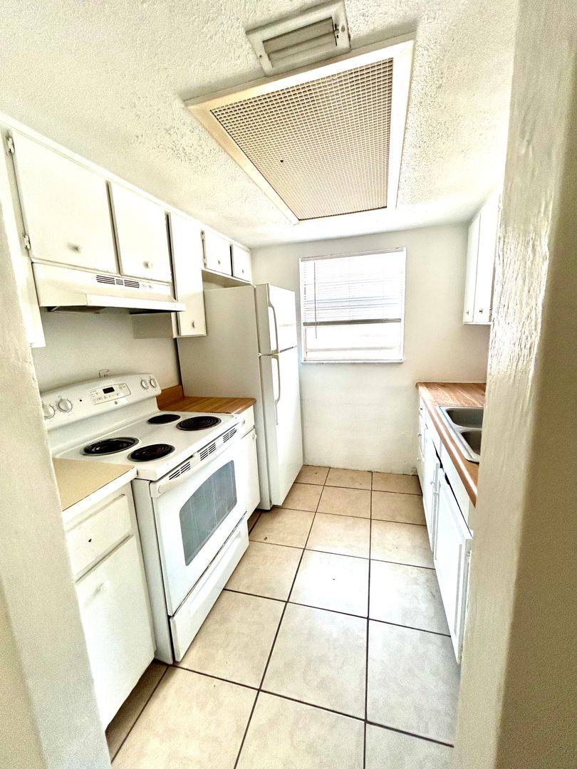 Apartment for rent at 1225 Kennedy Rd #6, Daytona Beach, FL 32117