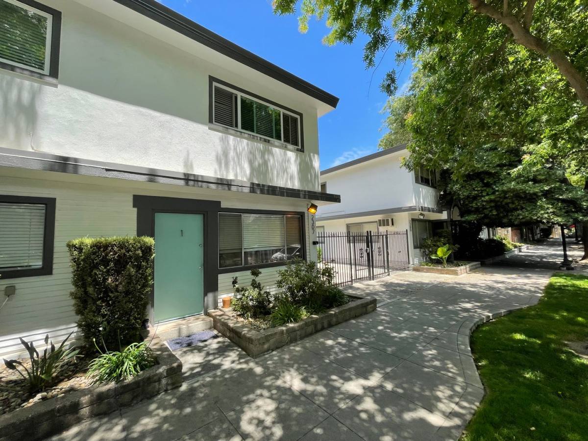 Apartment for rent at 2309 I St, Sacramento, CA 95816