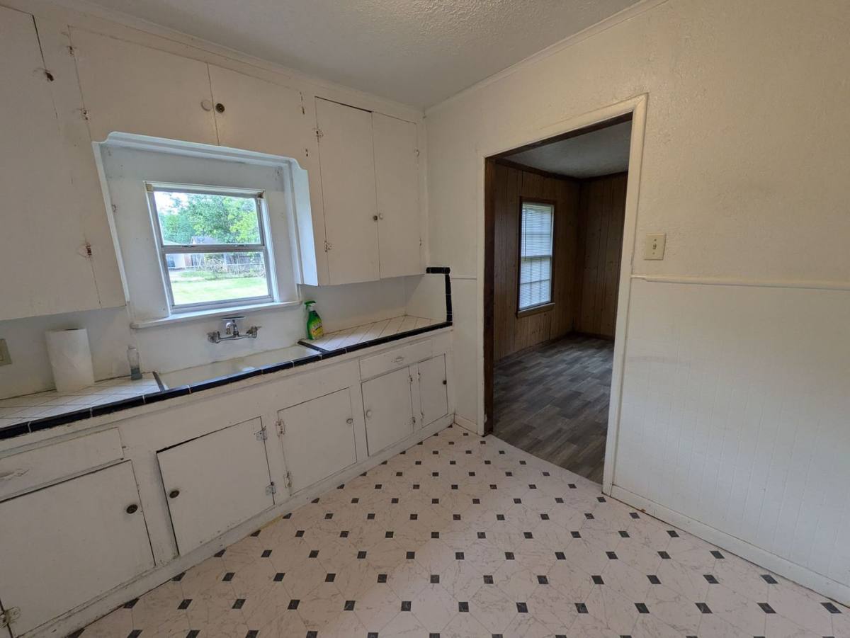 House for rent at 2125 Earl, Beaumont, TX 77703