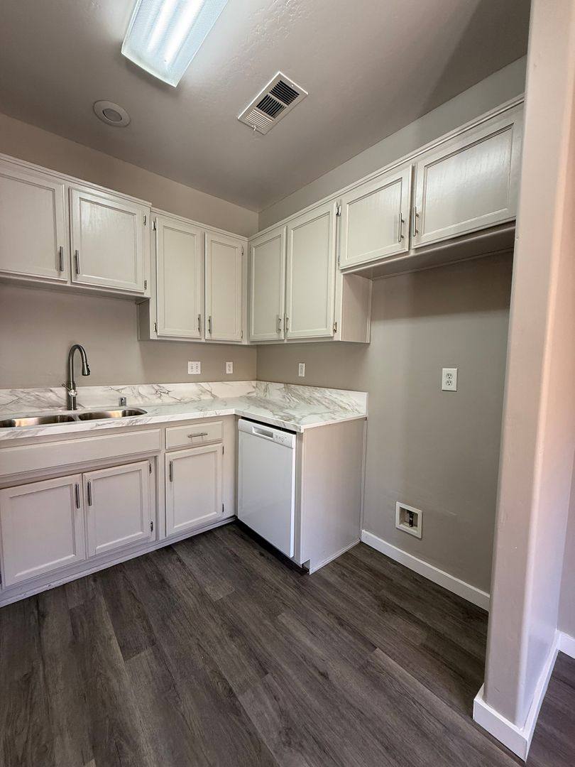 Apartment for rent at 548 Yellow Meadow Court, Bakersfield, CA 93308