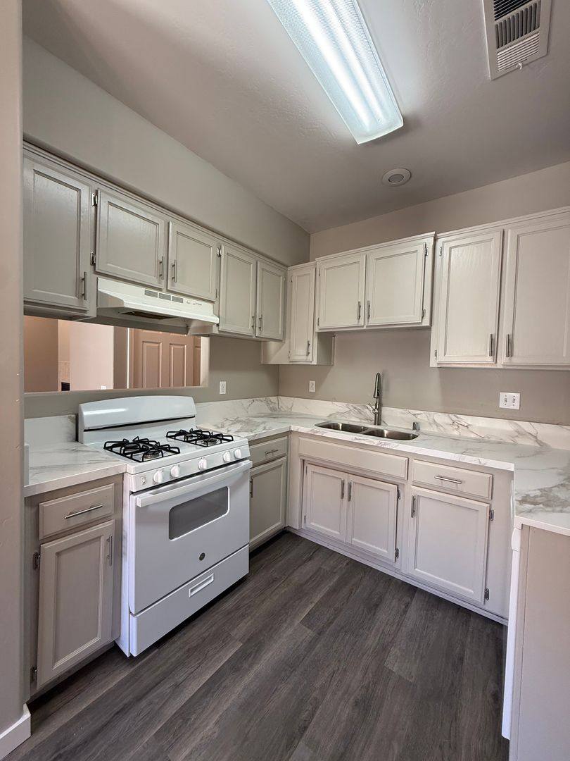 Apartment for rent at 548 Yellow Meadow Court, Bakersfield, CA 93308