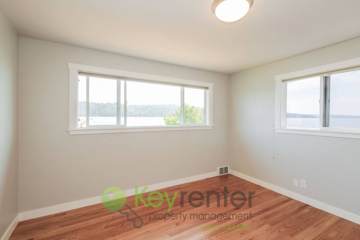 House for rent at 13556 Riviera Place NE, Seattle, WA 98125