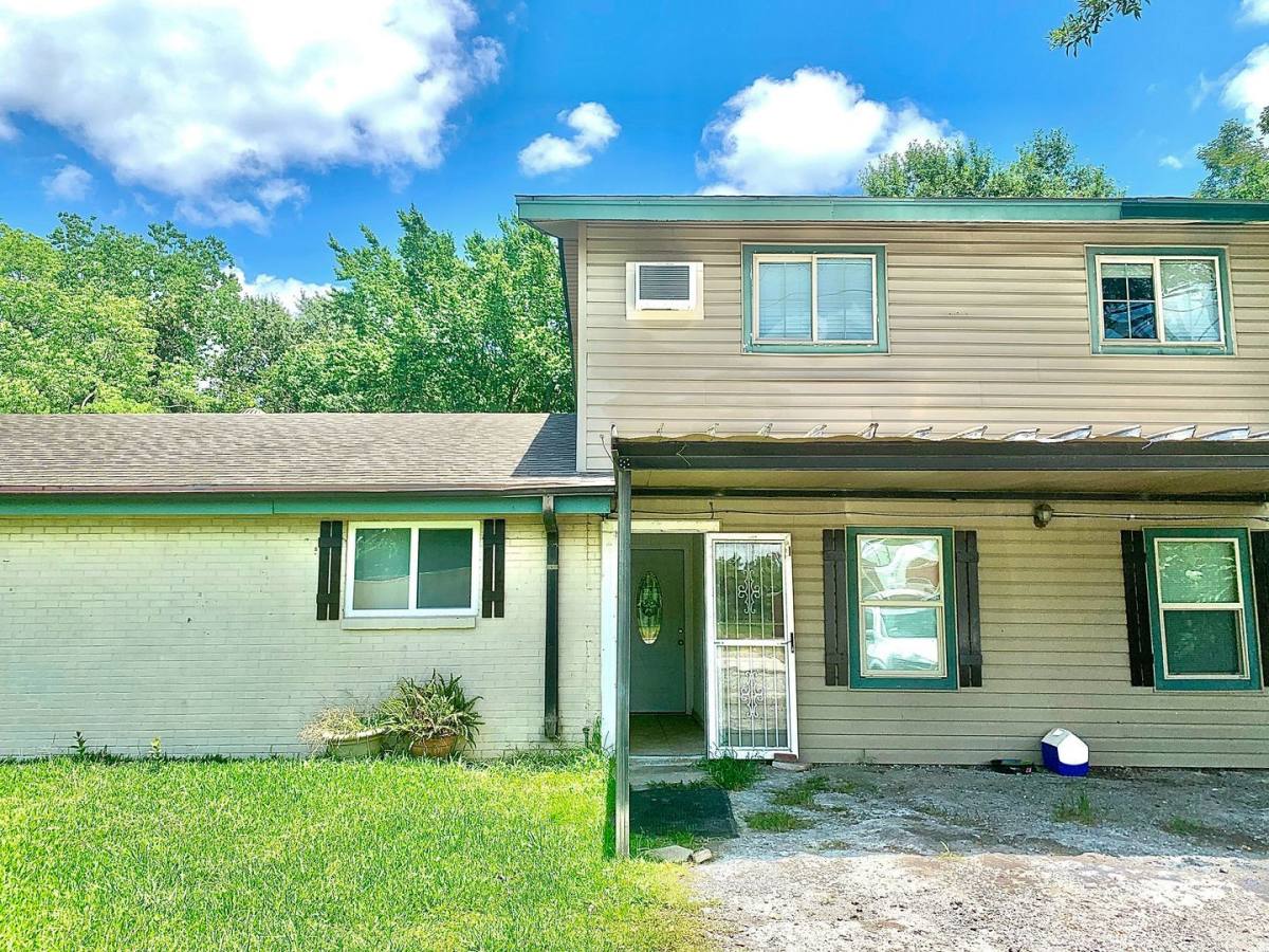 Apartment for rent at 110 Farm Dr, Bridge City, TX 77611