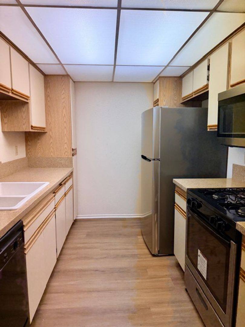 Apartment for rent at 10750 Palms Blvd, Los Angeles, CA 90034