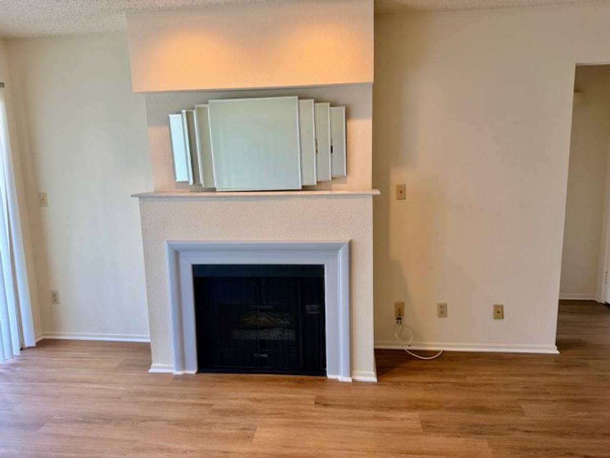Apartment for rent at 10750 Palms Blvd, Los Angeles, CA 90034