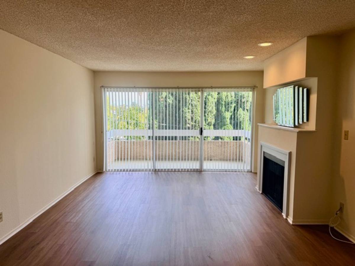 Apartment for rent at 10750 Palms Blvd, Los Angeles, CA 90034