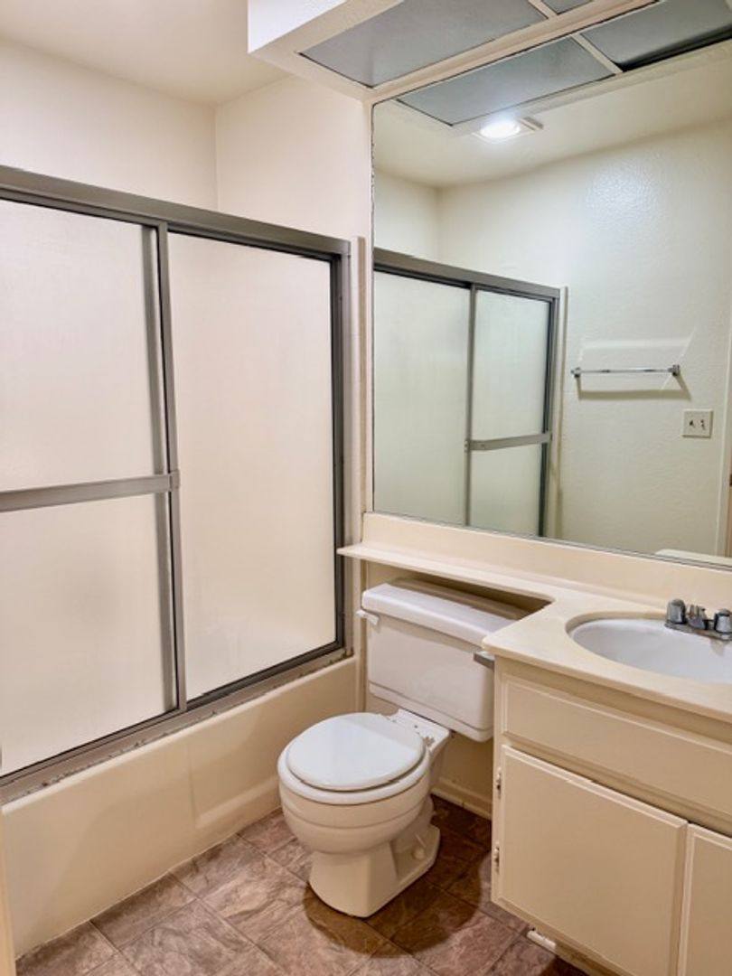 Apartment for rent at 10750 Palms Blvd, Los Angeles, CA 90034
