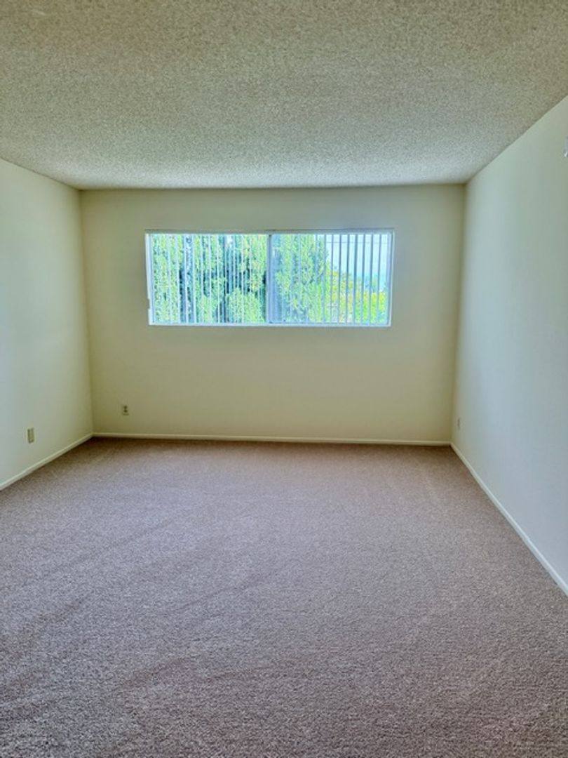 Apartment for rent at 10750 Palms Blvd, Los Angeles, CA 90034