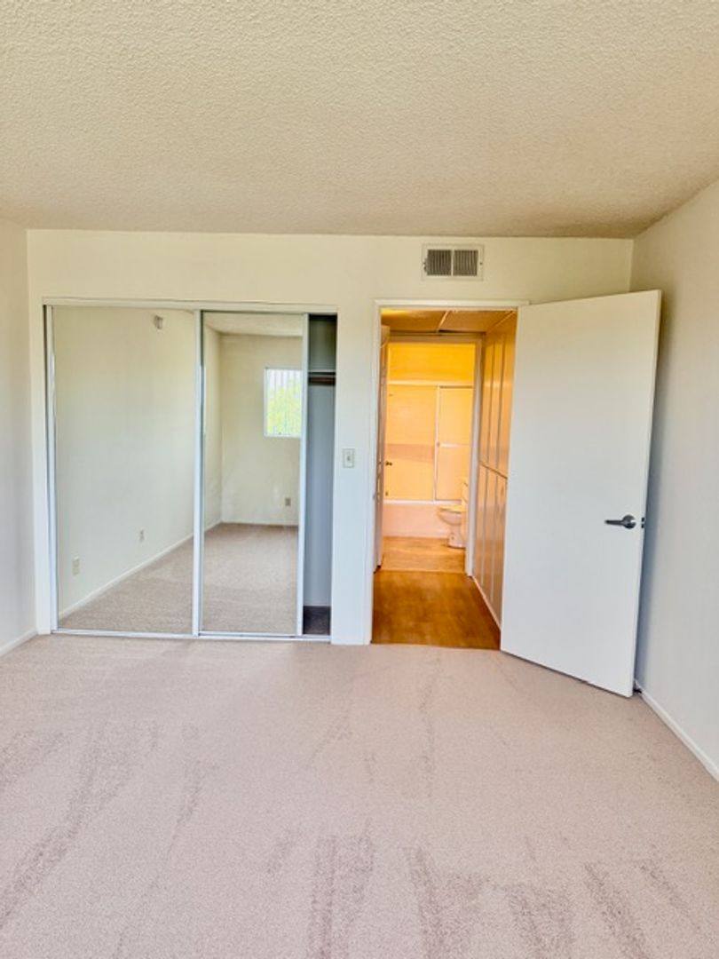Apartment for rent at 10750 Palms Blvd, Los Angeles, CA 90034