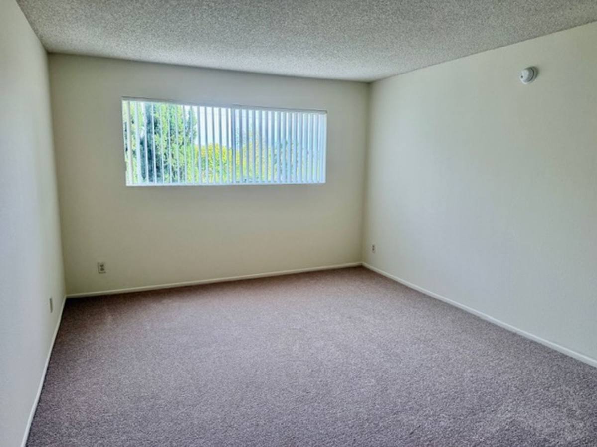 Apartment for rent at 10750 Palms Blvd, Los Angeles, CA 90034
