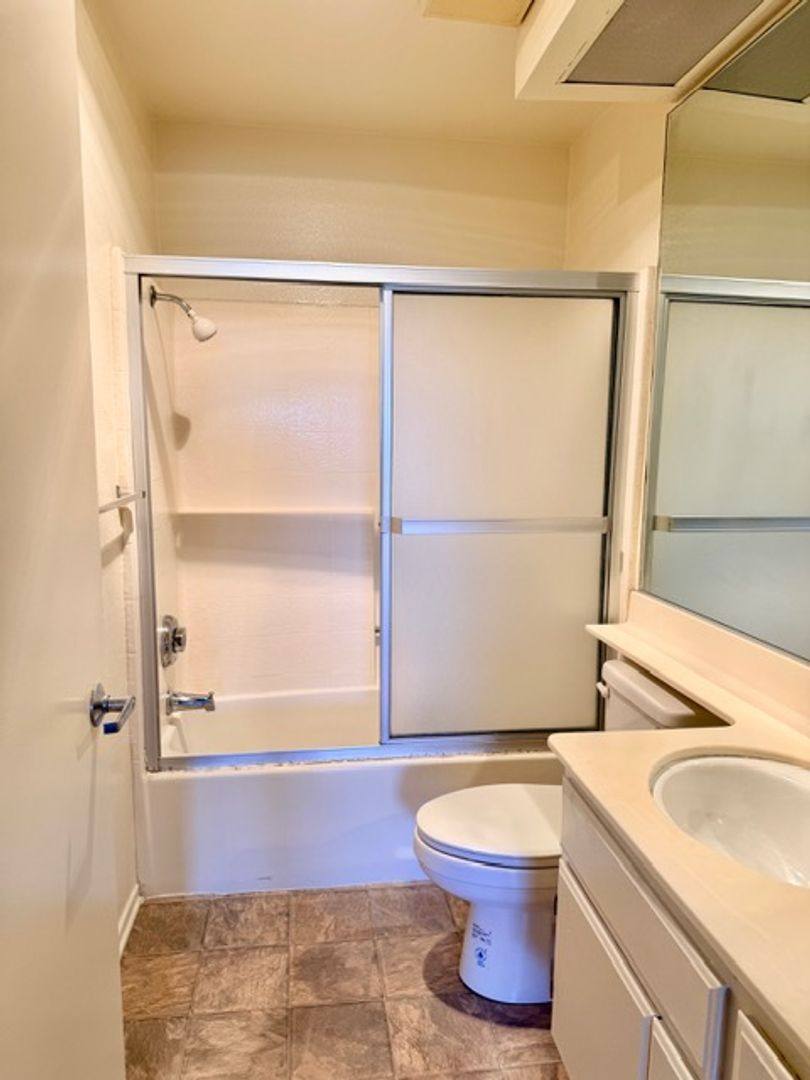 Apartment for rent at 10750 Palms Blvd, Los Angeles, CA 90034