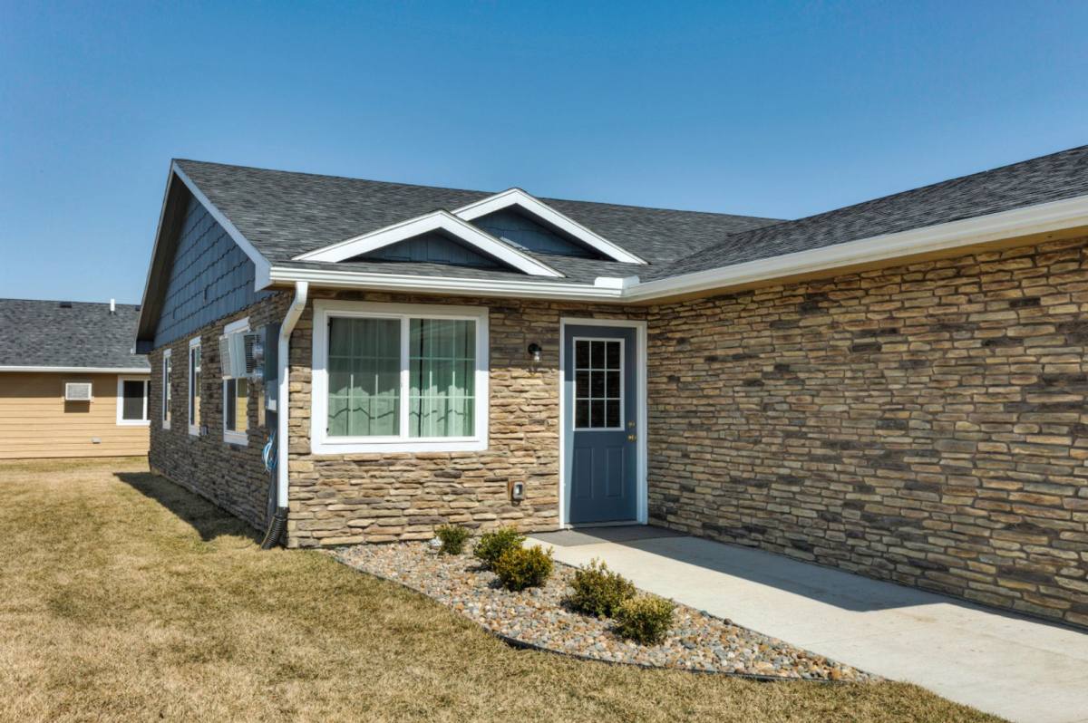 Townhouse for rent at 7438 Meadow Lands Dr, Des Moines, IA 50320