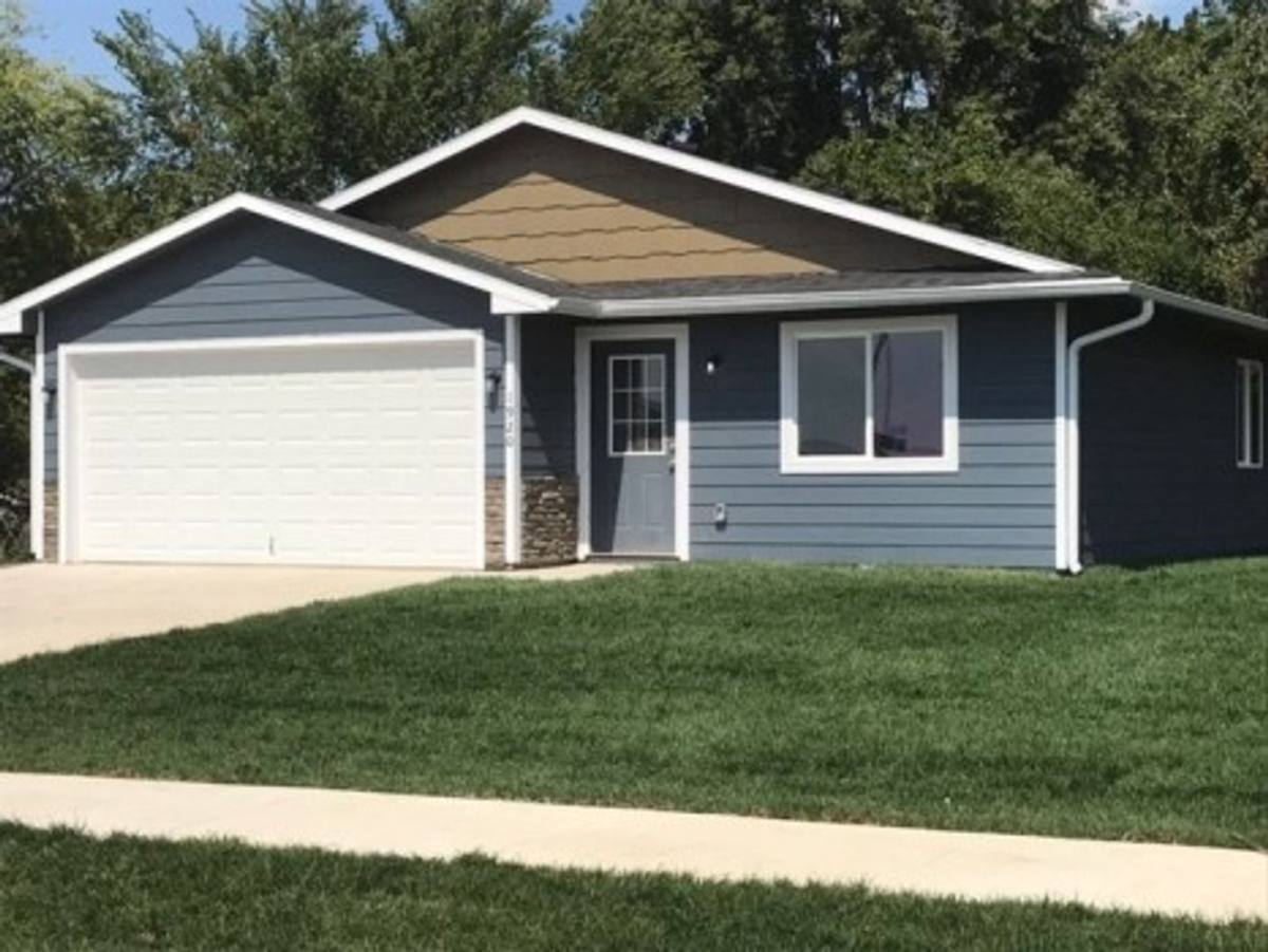 Townhouse for rent at 7438 Meadow Lands Dr, Des Moines, IA 50320