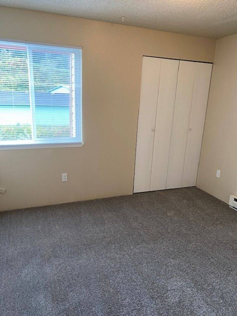 Apartment for rent at 1731 S Boone St, Aberdeen, WA 98520