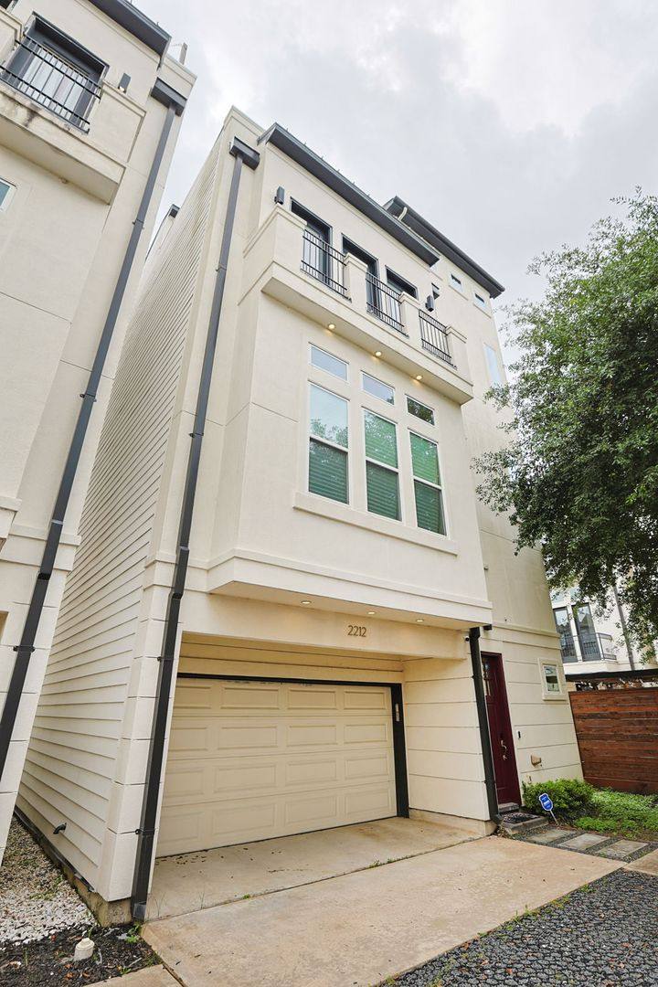 House for rent at 2212 Stuart St, Houston, TX 77004