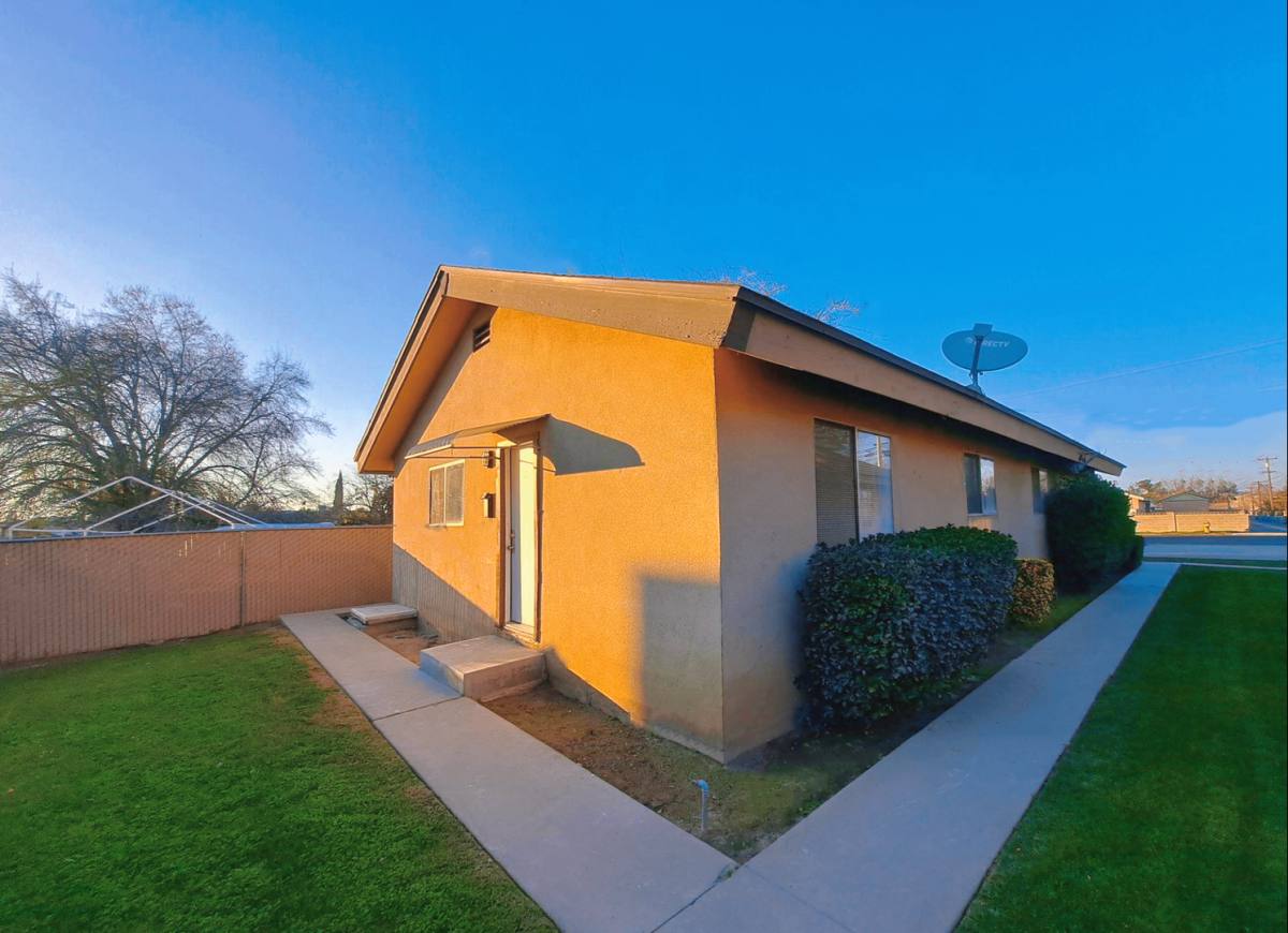 Apartment for rent at 1008 Jefferson Ave, Clovis, CA 93612
