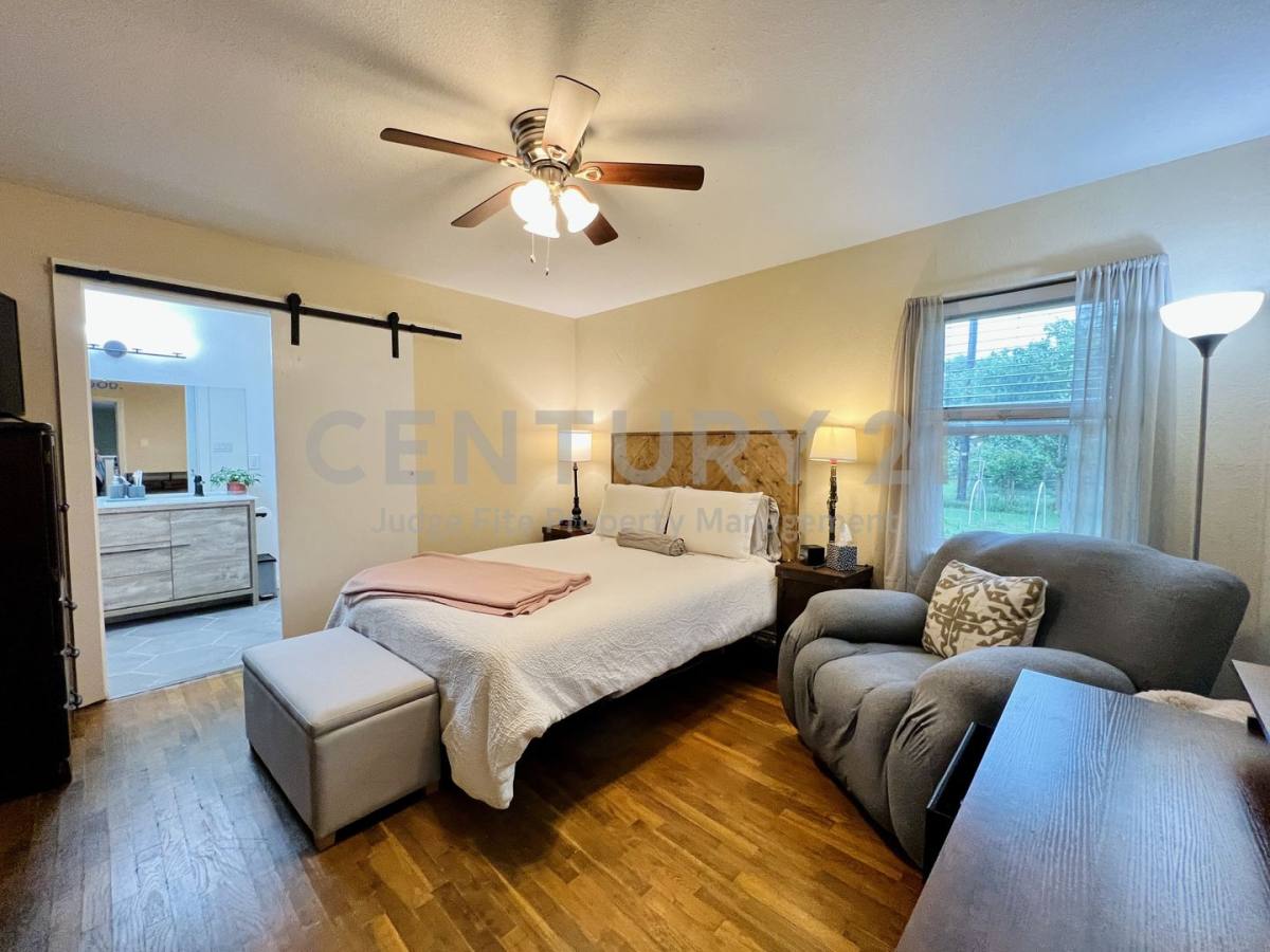 House for rent at 310 W 15th St, Irving, TX 75060