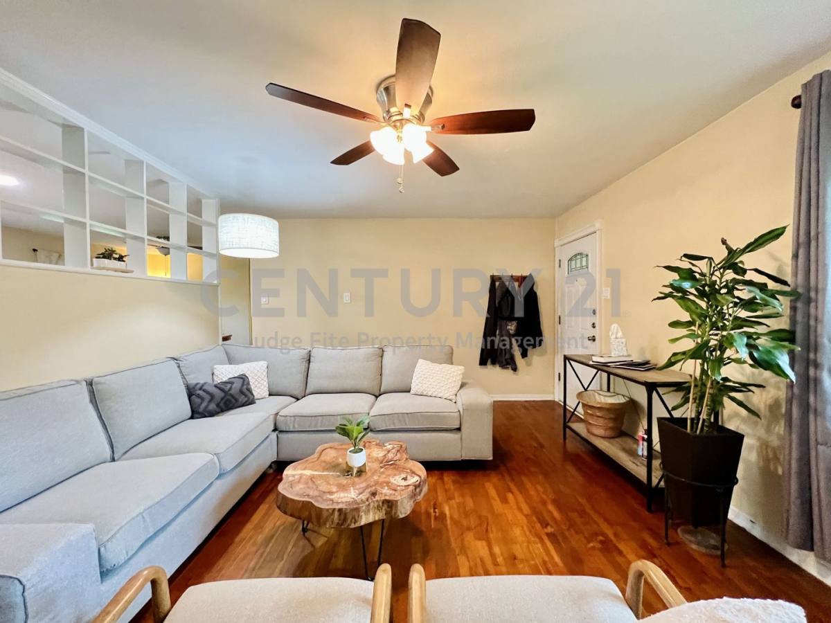 House for rent at 310 W 15th St, Irving, TX 75060